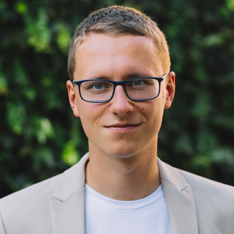 Wiktor-headshot Wiktor-headshot